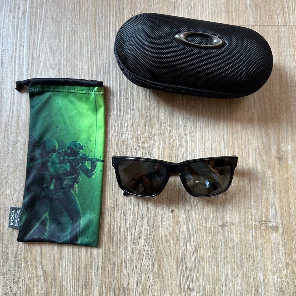 Oakley Black Sunglasses with Green Pouch